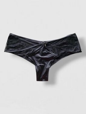 Victoria’s Secret Cheeky Panties Medium New